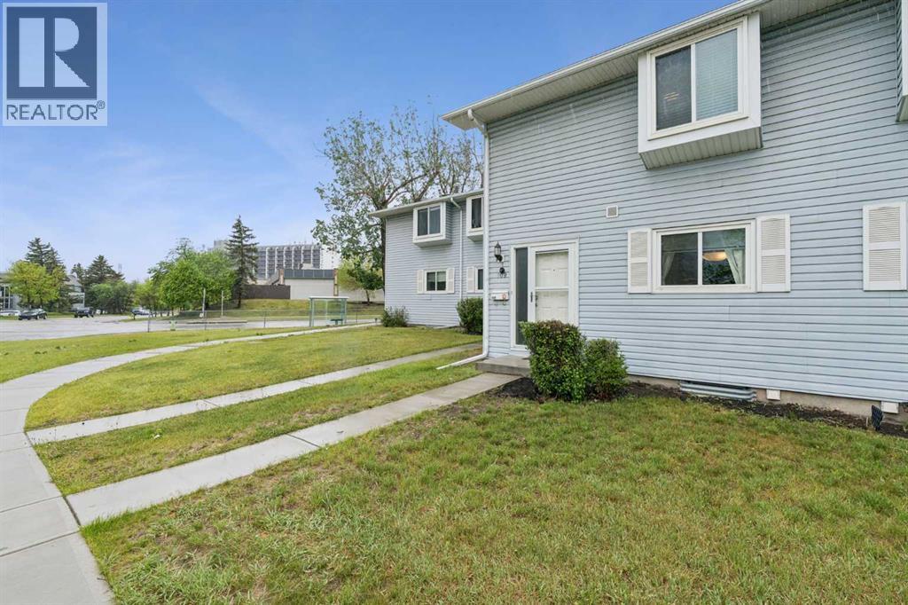 Row / Townhouse for Sale in 109, 4810 40 Avenue SW|Calgary, Alberta T3E1E5 2