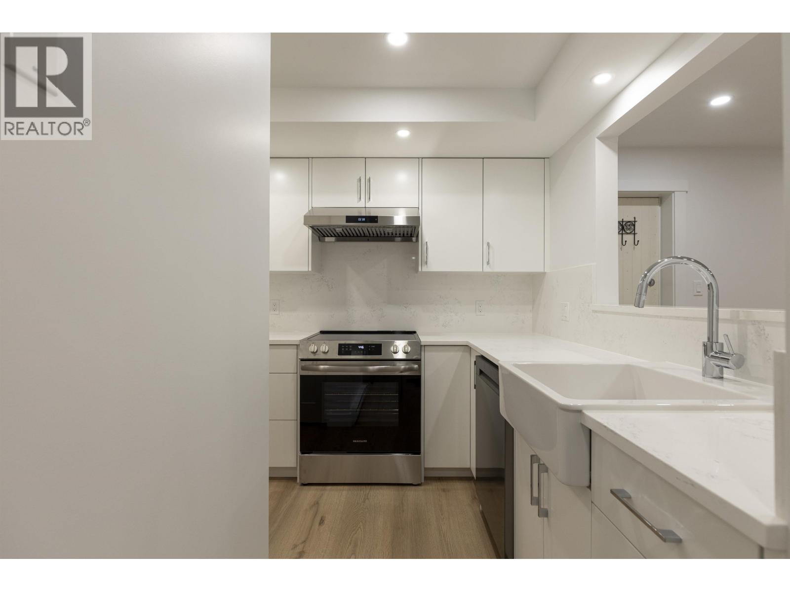 102 3787 PENDER STREET|Burnaby, British Columbia V5C2L2