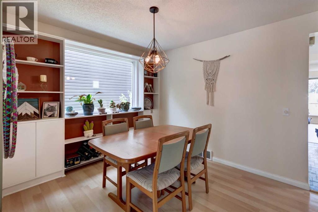 House for Sale in 20 Strathearn Rise SW|Calgary, Alberta T3H1R6 5