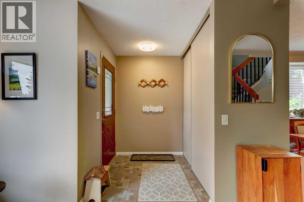 House for Sale in 20 Strathearn Rise SW|Calgary, Alberta T3H1R6 2