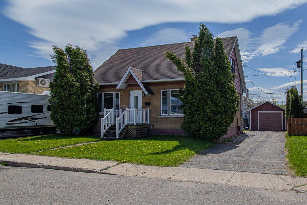 3543 Rue Guy, Saguenay (Jonquière), Quebec G7X1B2