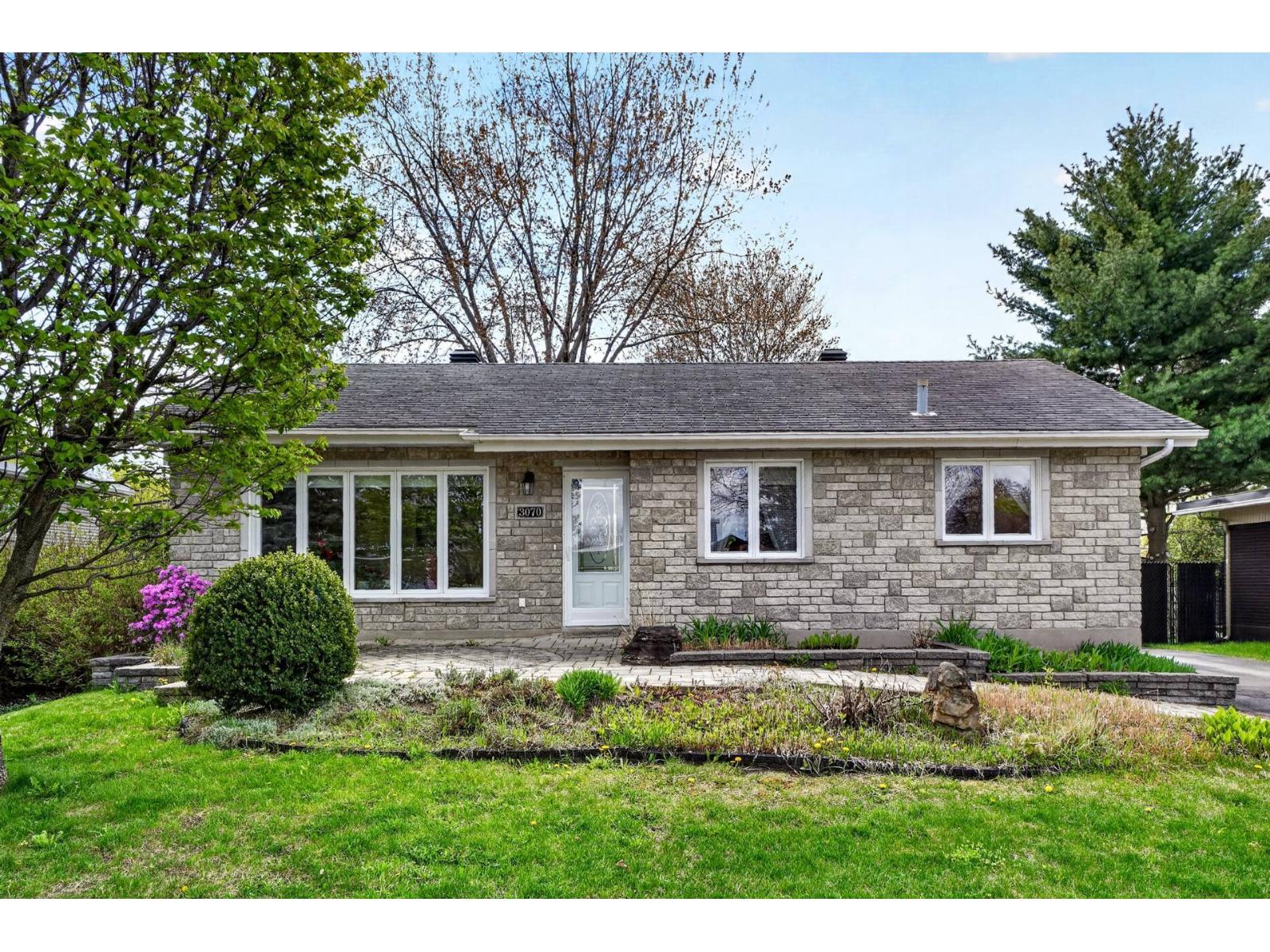 3070 Rue Gisèle, Laval (Fabreville), Quebec H7P1Z3