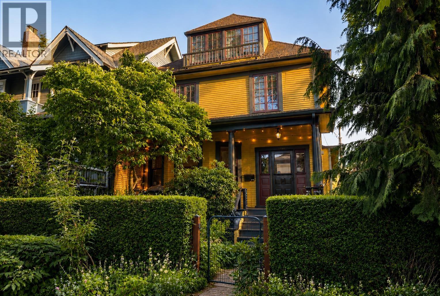 1746 WILLIAM STREET|Vancouver, British Columbia V5L2R4