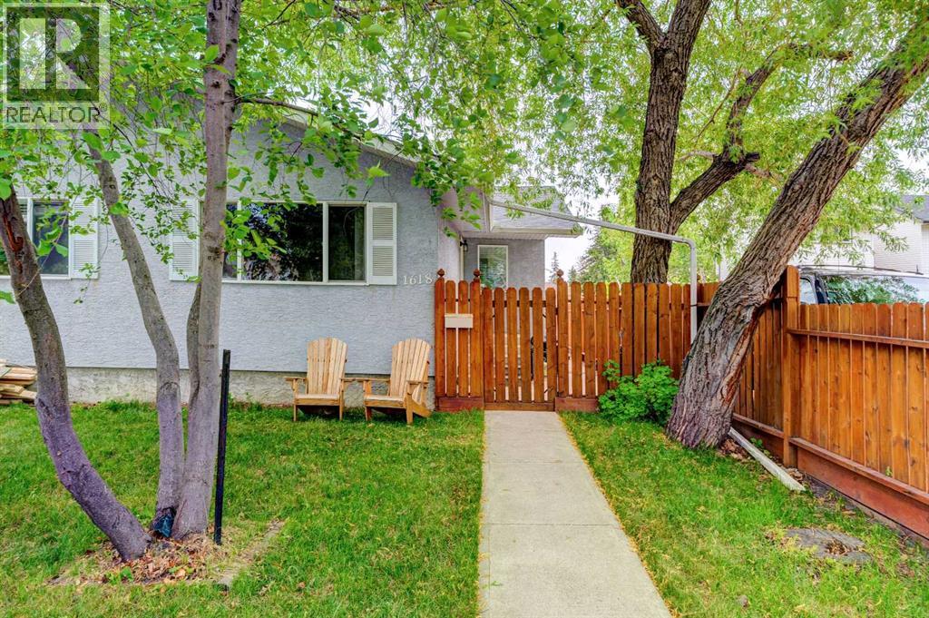 Duplex for Sale in 1618 43 Street SW|Calgary, Alberta T3C2A4