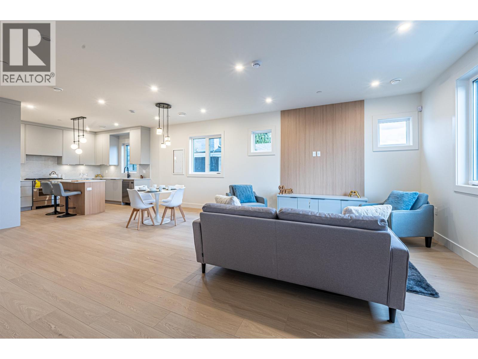 5 4855 VENABLES STREET|Burnaby, British Columbia V5C3A9