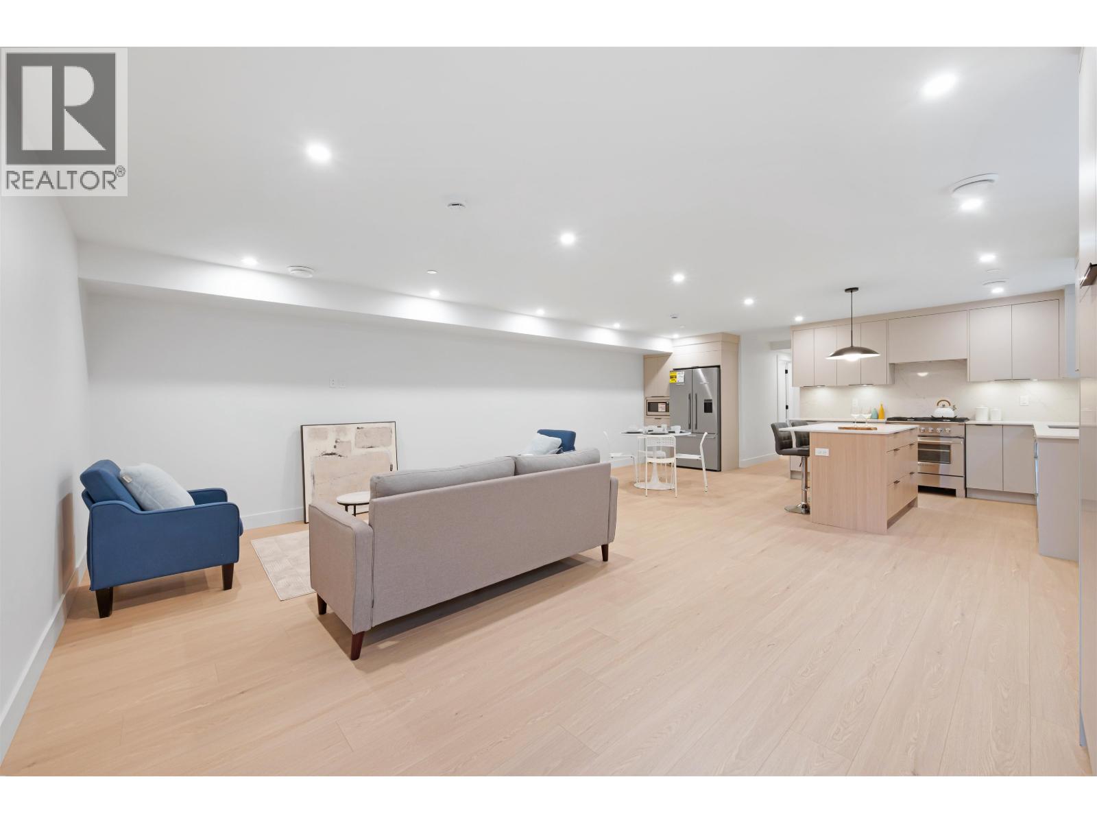 1 4855 VENABLES STREET|Burnaby, British Columbia V5C3A9