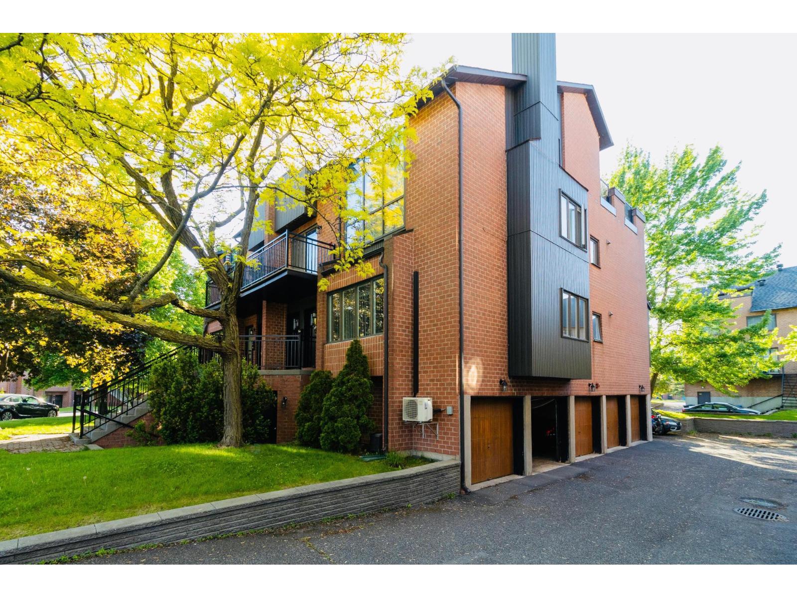 580 Place Schumann, Brossard, Quebec J4X2N4