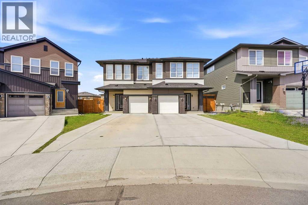 Duplex for Sale in 121 Carringvue Park NW|Calgary, Alberta T3P1L1 2