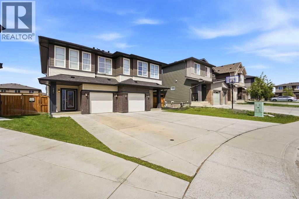 Duplex for Sale in 121 Carringvue Park NW|Calgary, Alberta T3P1L1 3