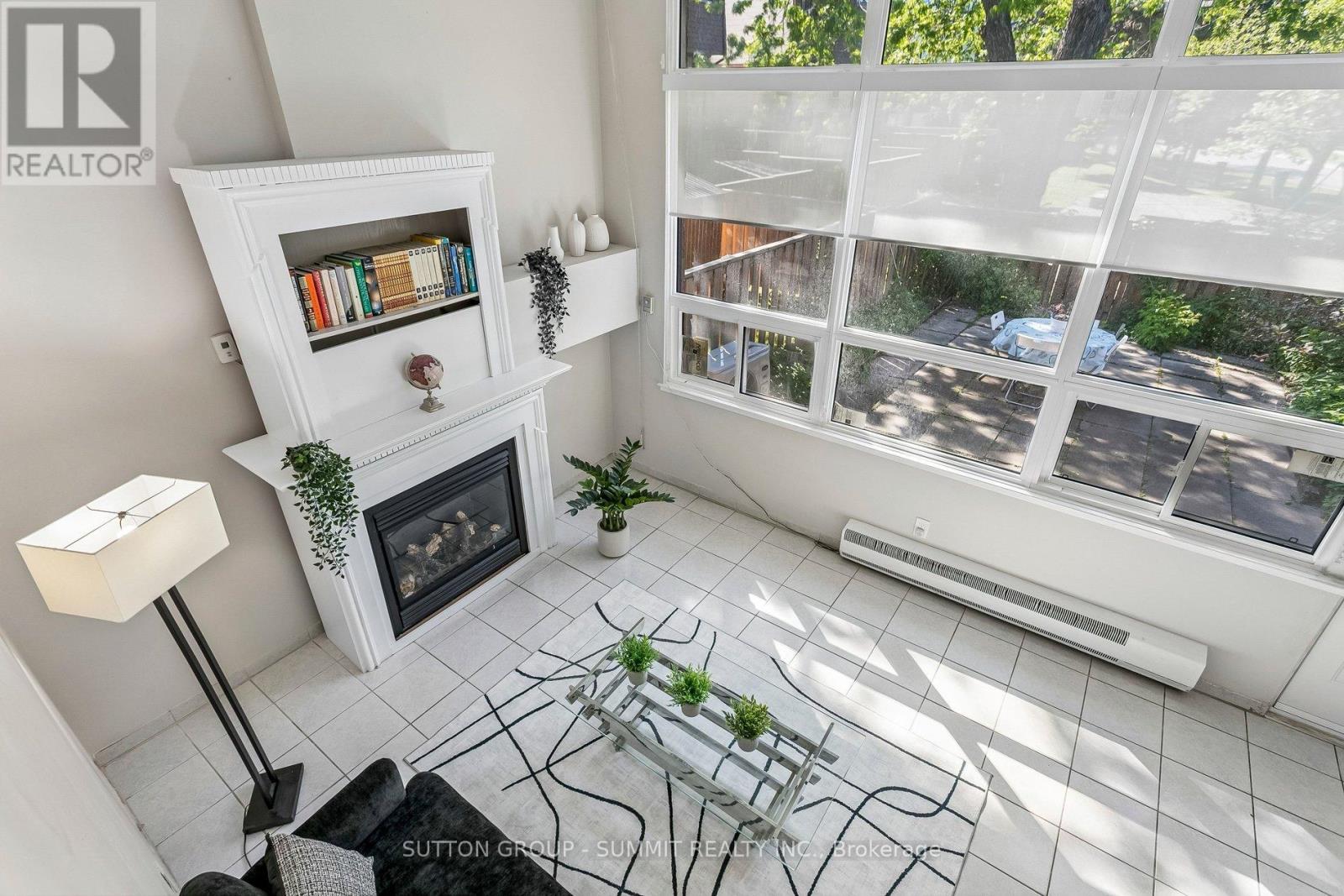 Row / Townhouse for Sale in 211 - 180 MISSISSAUGA VALLEY BOULEVARD|Mississauga (Mississauga Valleys), Ontario L5A3M2 2
