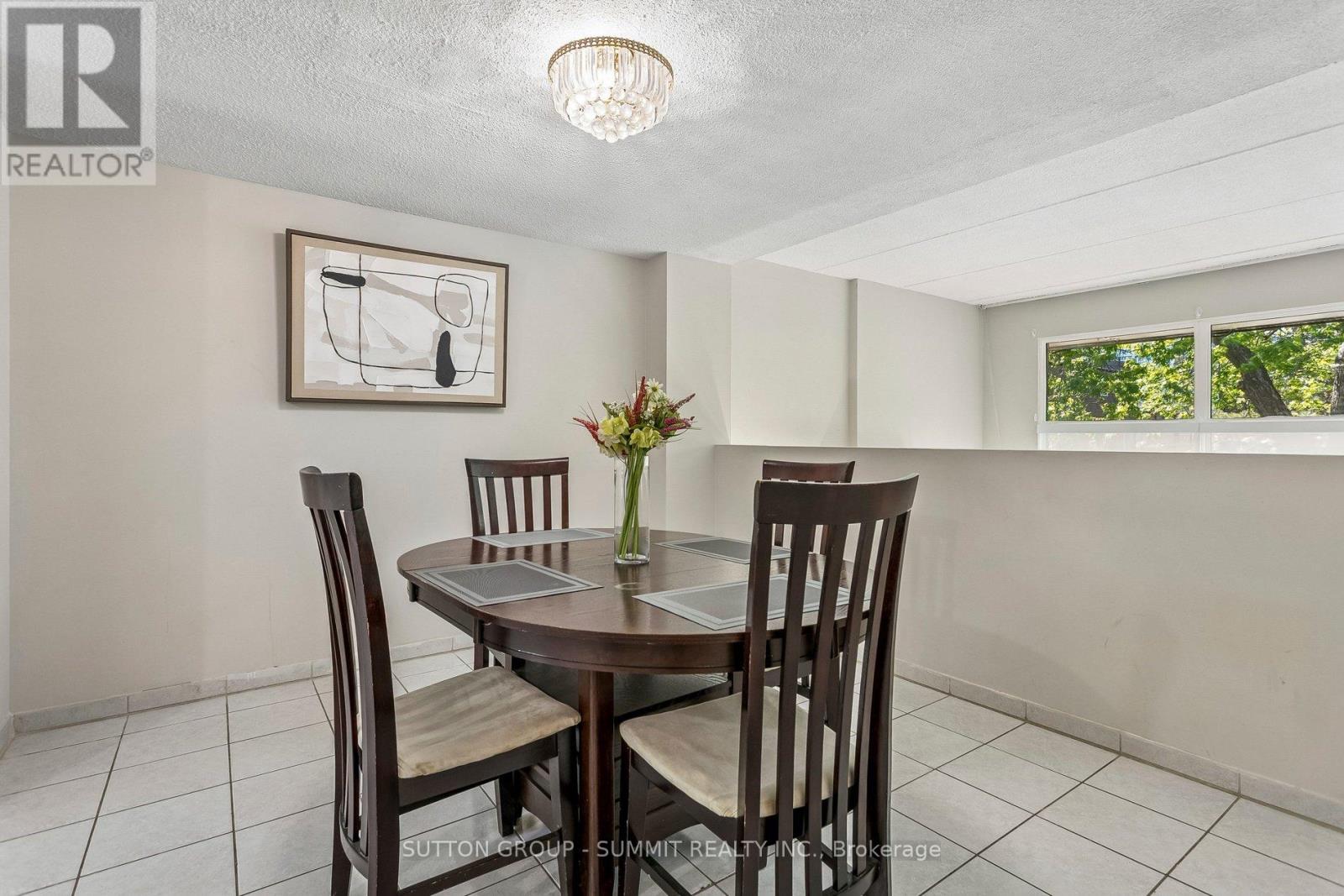Row / Townhouse for Sale in 211 - 180 MISSISSAUGA VALLEY BOULEVARD|Mississauga (Mississauga Valleys), Ontario L5A3M2 5