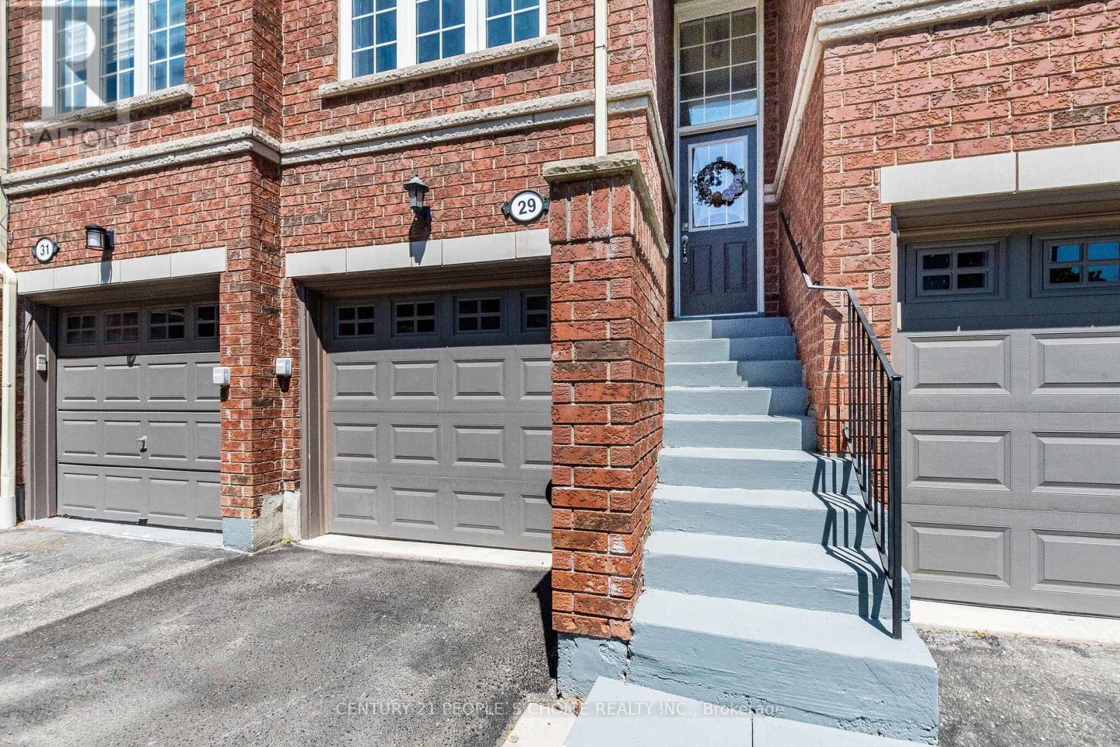 Row / Townhouse for Sale in 29 - 435 HENSALL CIRCLE|Mississauga (Cooksville), Ontario L5A4P1 2