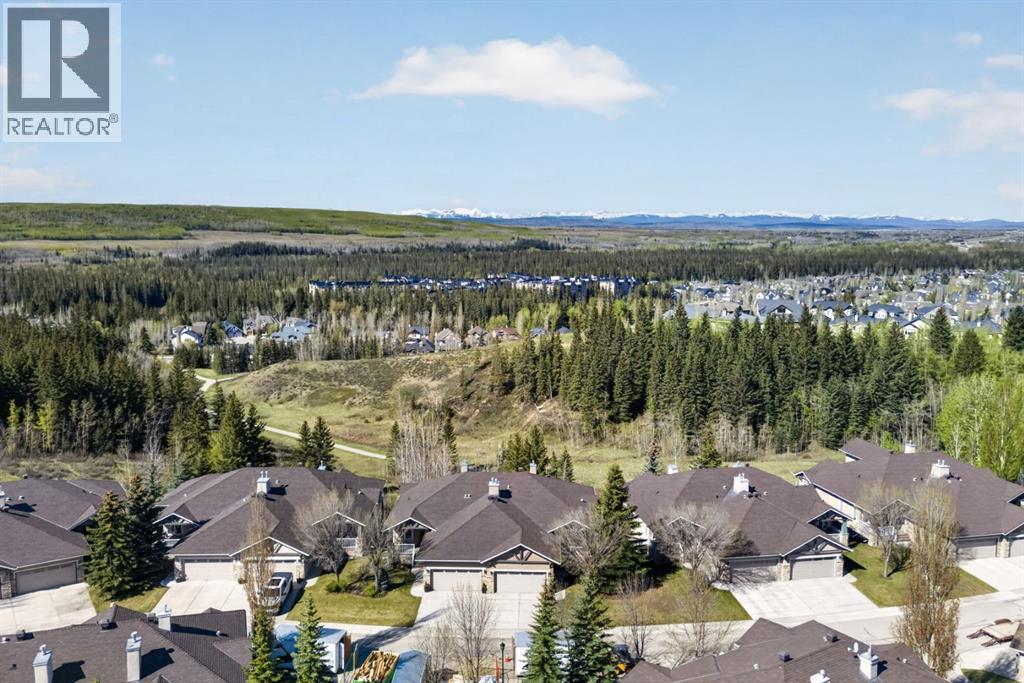 Row / Townhouse for Sale in 14 Discovery Woods Villas SW|Calgary, Alberta T2H5A6 5