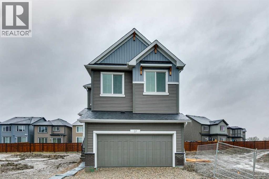 House for Sale in 37 Sora Gardens SE|Calgary, Alberta T3S0V3 2