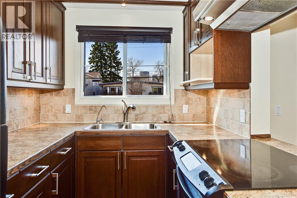 Row / Townhouse for Sale in 10, 123 13 Avenue NE|Calgary, Alberta T2E1B5 3
