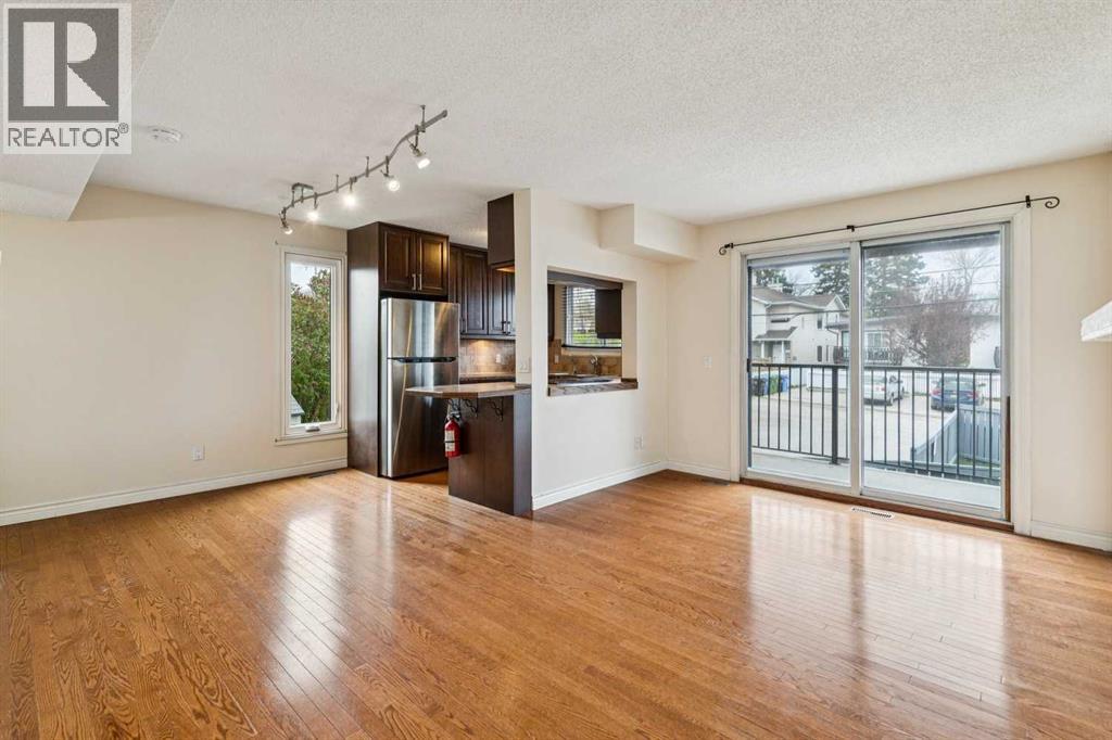 Row / Townhouse for Sale in 10, 123 13 Avenue NE|Calgary, Alberta T2E1B5 5
