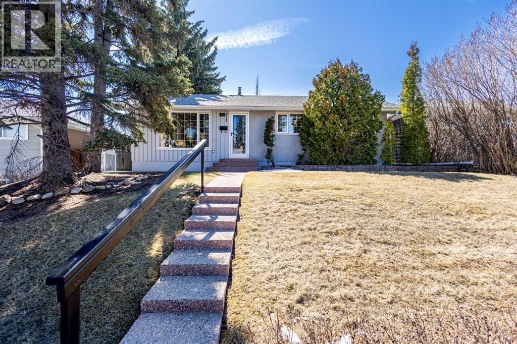 House for Sale in 811 Seattle Drive SW|Calgary, Alberta T2W0M9