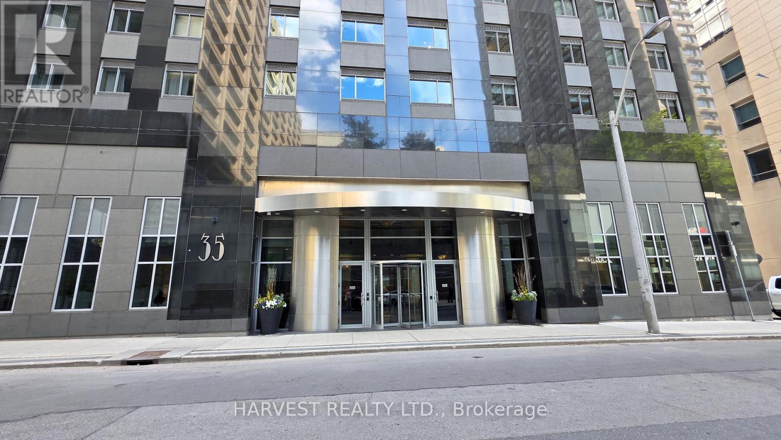 1506 - 35 BALMUTO STREET