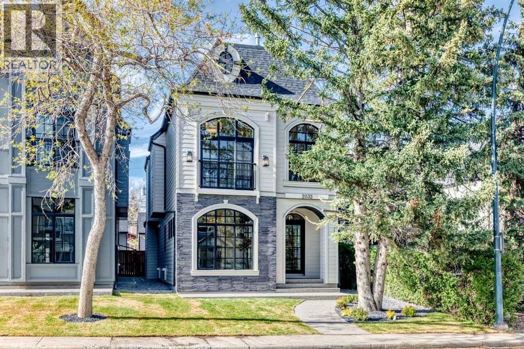 House for Sale in 2032 52 Avenue SW|Calgary, Alberta T3E1K1