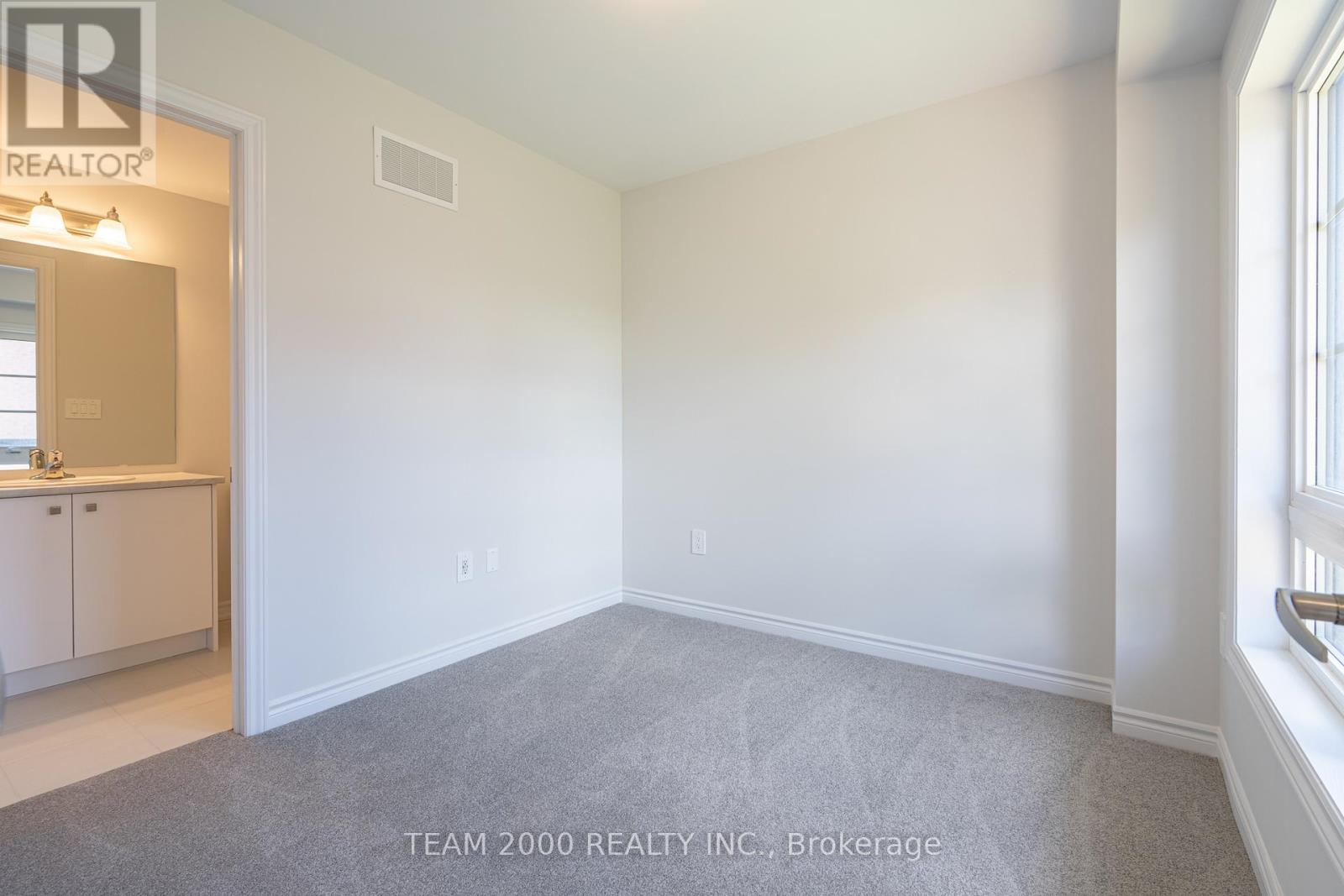 Row / Townhouse for Sale in 5965 SAIGON STREET|Mississauga (East Credit), Ontario L5V0E9 5