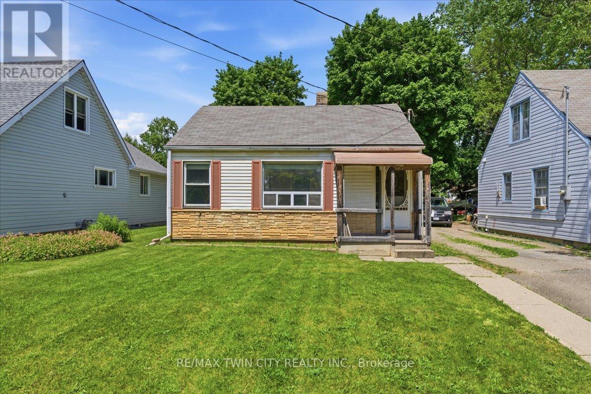 121 WILKES STREET, Brantford, Ontario N3T4W4