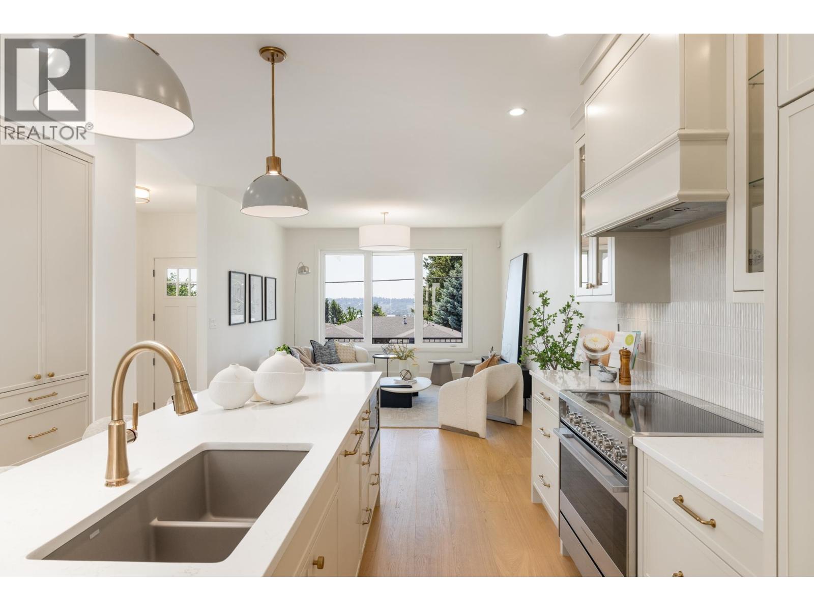 103 903 EDGAR AVENUE|Coquitlam, British Columbia V3K2K1