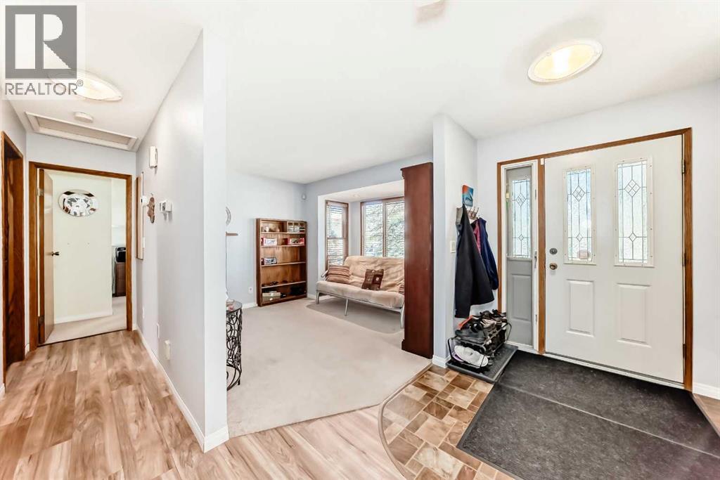House for Sale in 316 Glamorgan Place SW|Calgary, Alberta T3E6M2 3