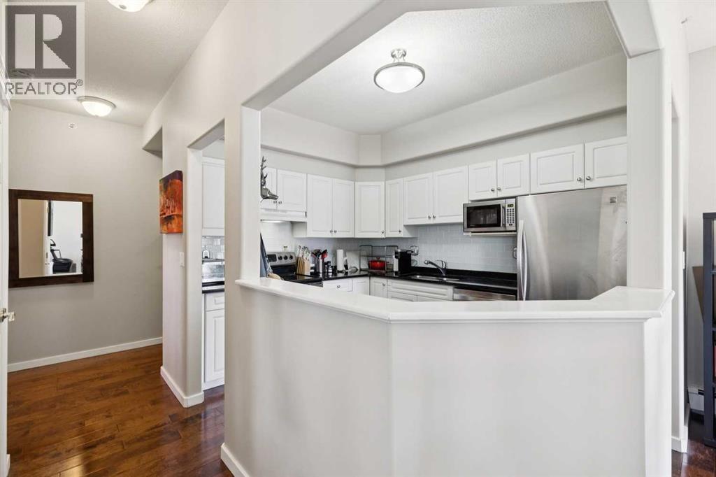 Apartment for Sale in 301, 1919 31 Street SW|Calgary, Alberta T3E2M8 2