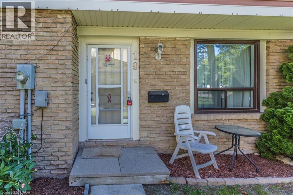 Row / Townhouse for Sale in 98 FALCONER Drive Unit# 19|Mississauga, Ontario L5N1Y2 3