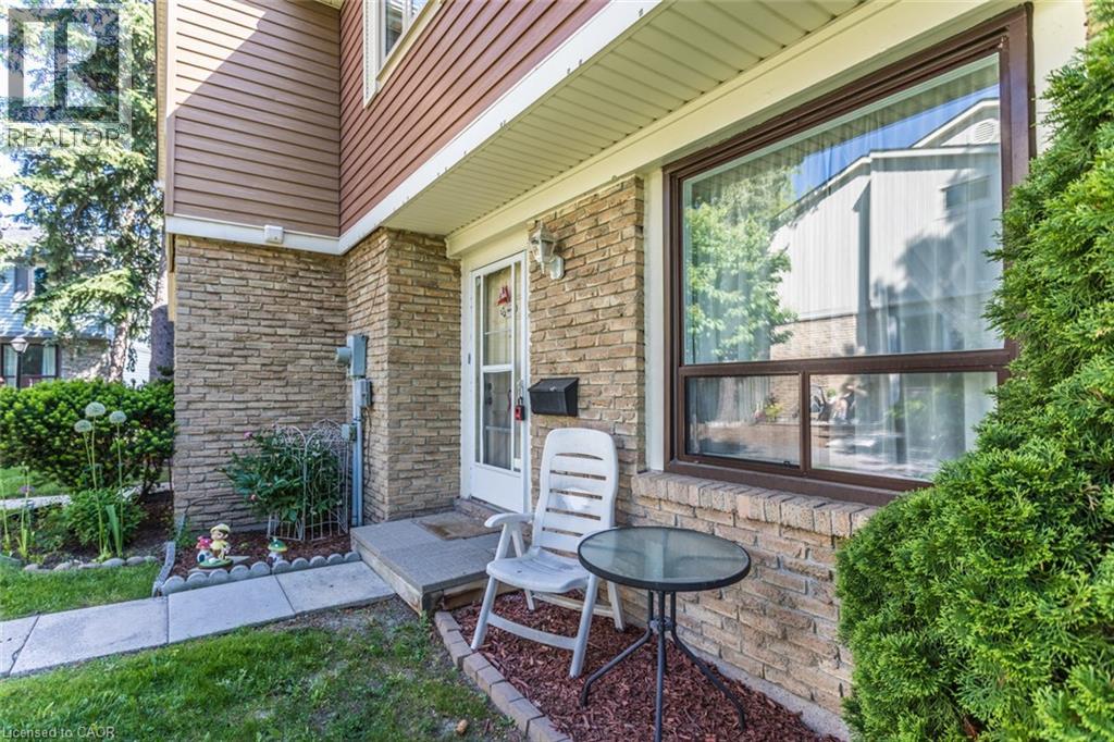 Row / Townhouse for Sale in 98 FALCONER Drive Unit# 19|Mississauga, Ontario L5N1Y2 4