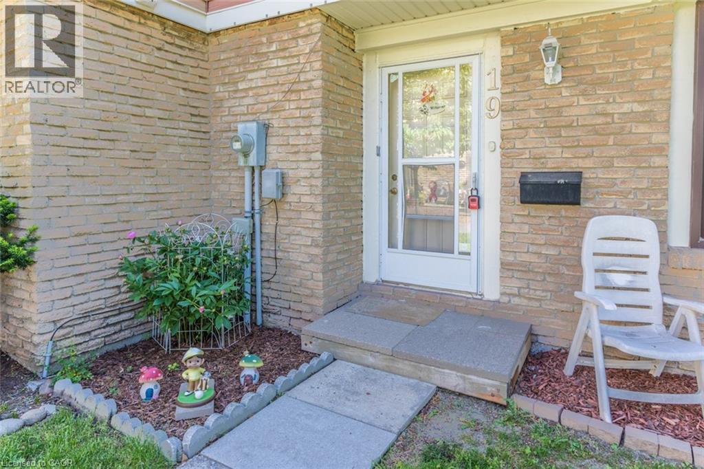 Row / Townhouse for Sale in 98 FALCONER Drive Unit# 19|Mississauga, Ontario L5N1Y2 5