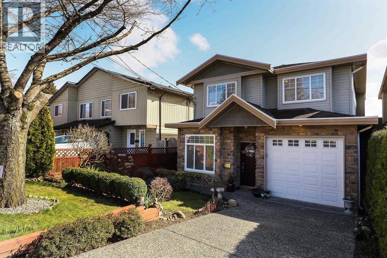 7448 17TH AVENUE|Burnaby, British Columbia V3N1L4