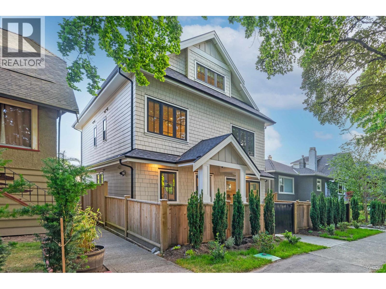 2558 WILLIAM STREET|Vancouver, British Columbia V5K2Y4