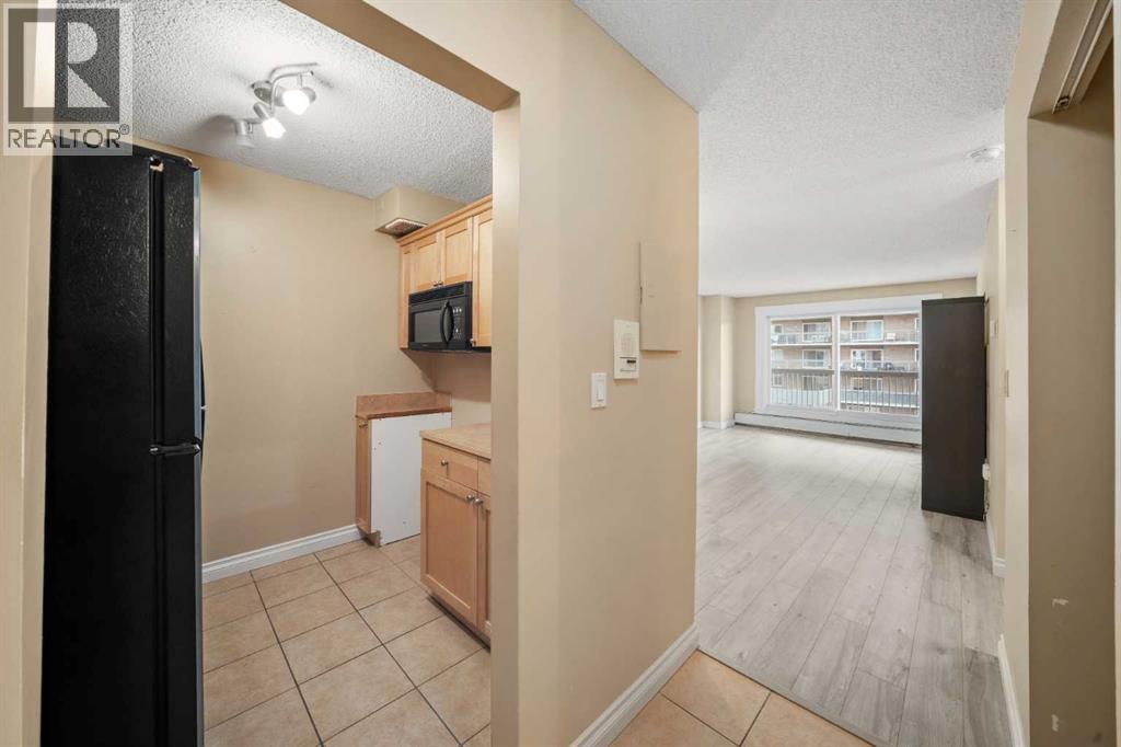 Apartment for Sale in 303, 1334 12 Avenue SW|Calgary, Alberta T3C3R9 4
