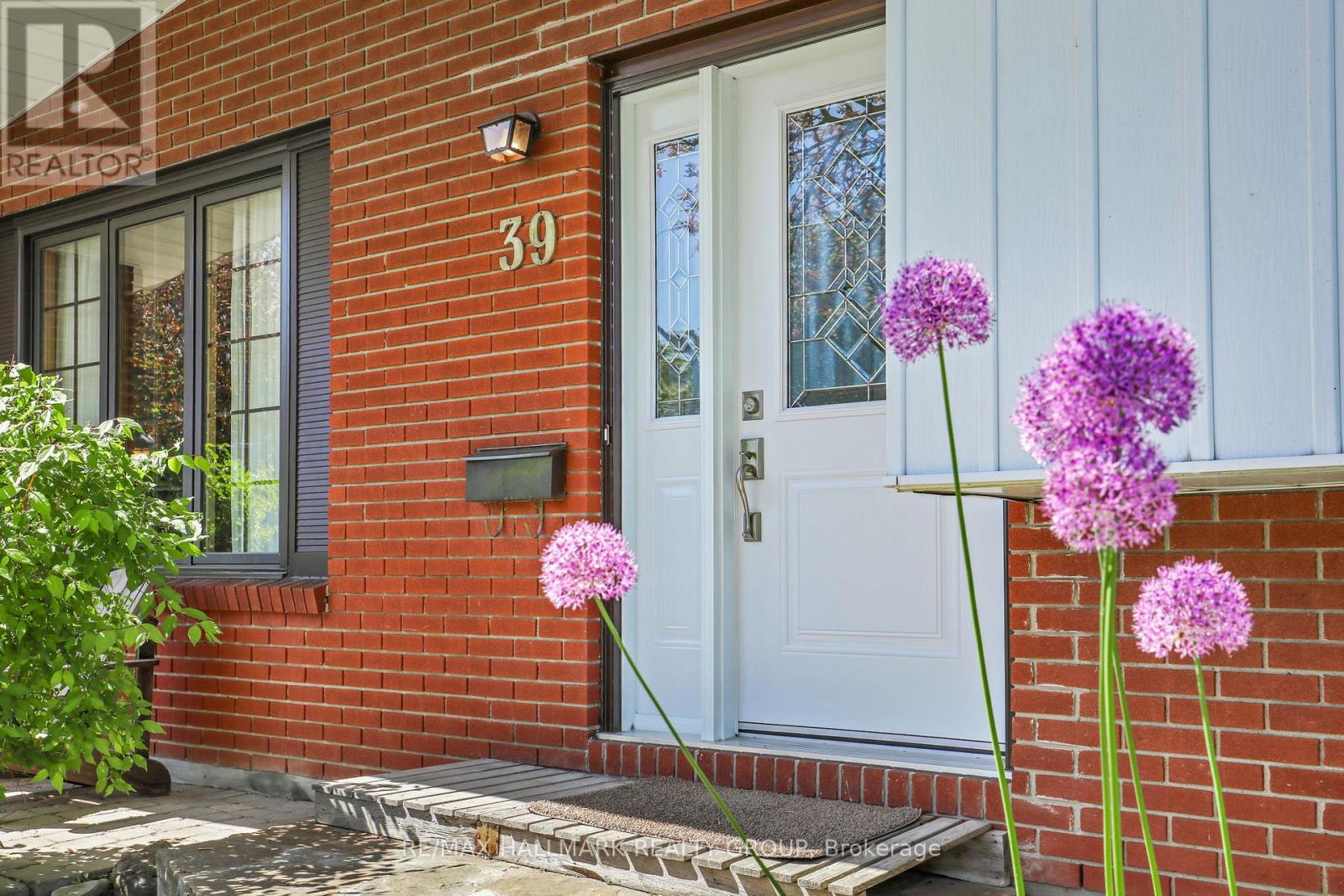For sale: 39 BISCAYNE CRESCENT, Ottawa, Ontario K2E5R9 - X13236350