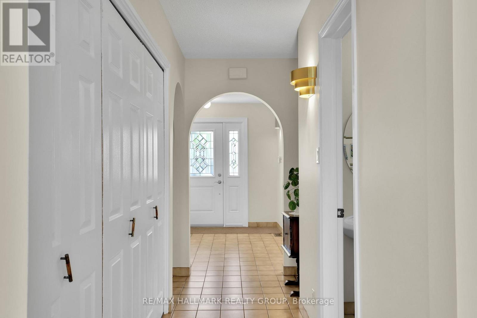 For sale: 39 BISCAYNE CRESCENT, Ottawa, Ontario K2E5R9 - X13236350