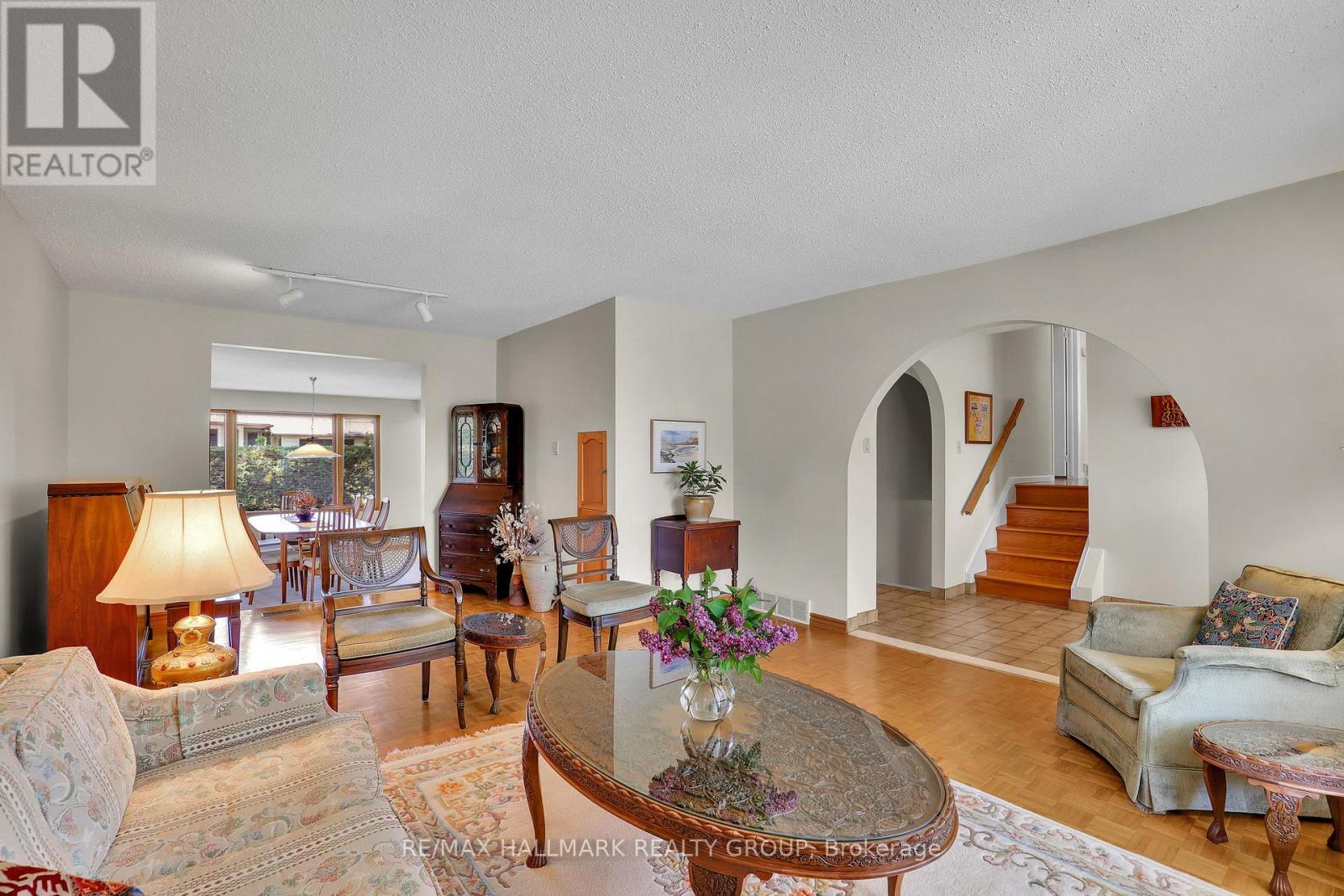 For sale: 39 BISCAYNE CRESCENT, Ottawa, Ontario K2E5R9 - X13236350