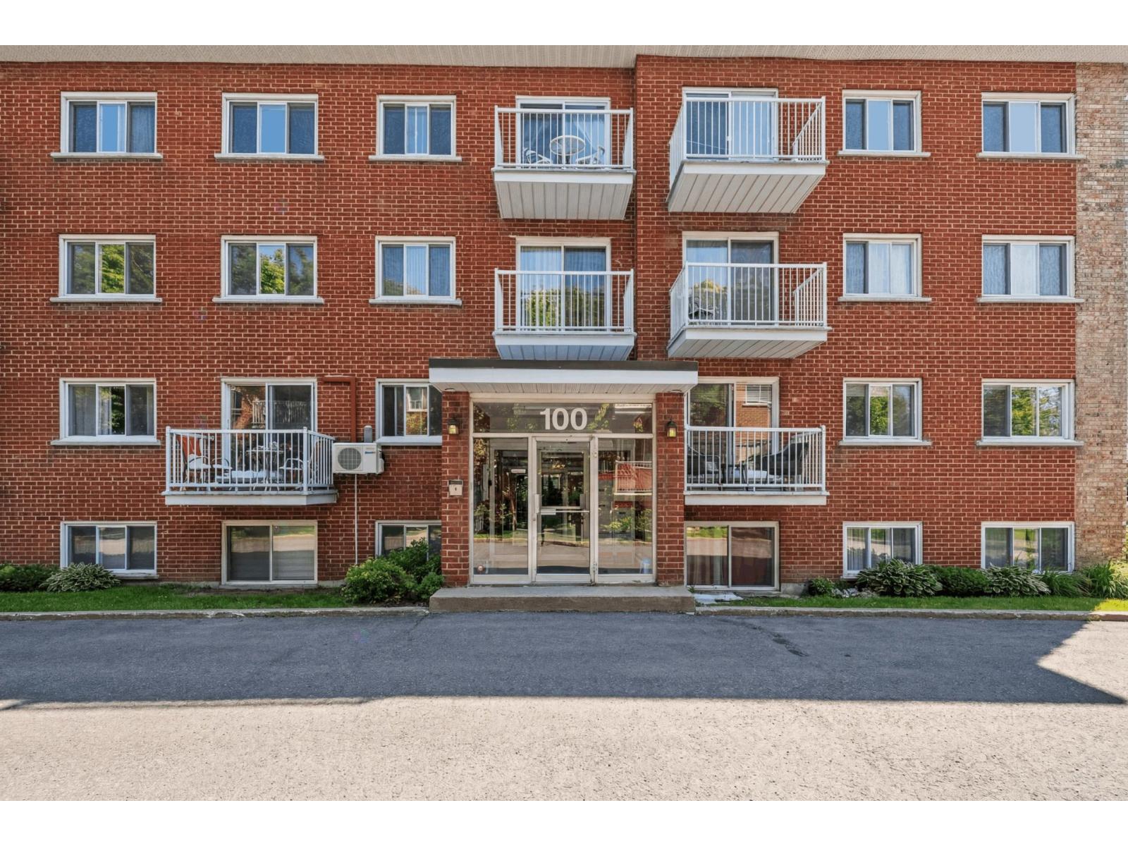 100 Rue Sacré-Coeur, #304, Longueuil (Le Vieux-Longueuil), Quebec J4L1A8