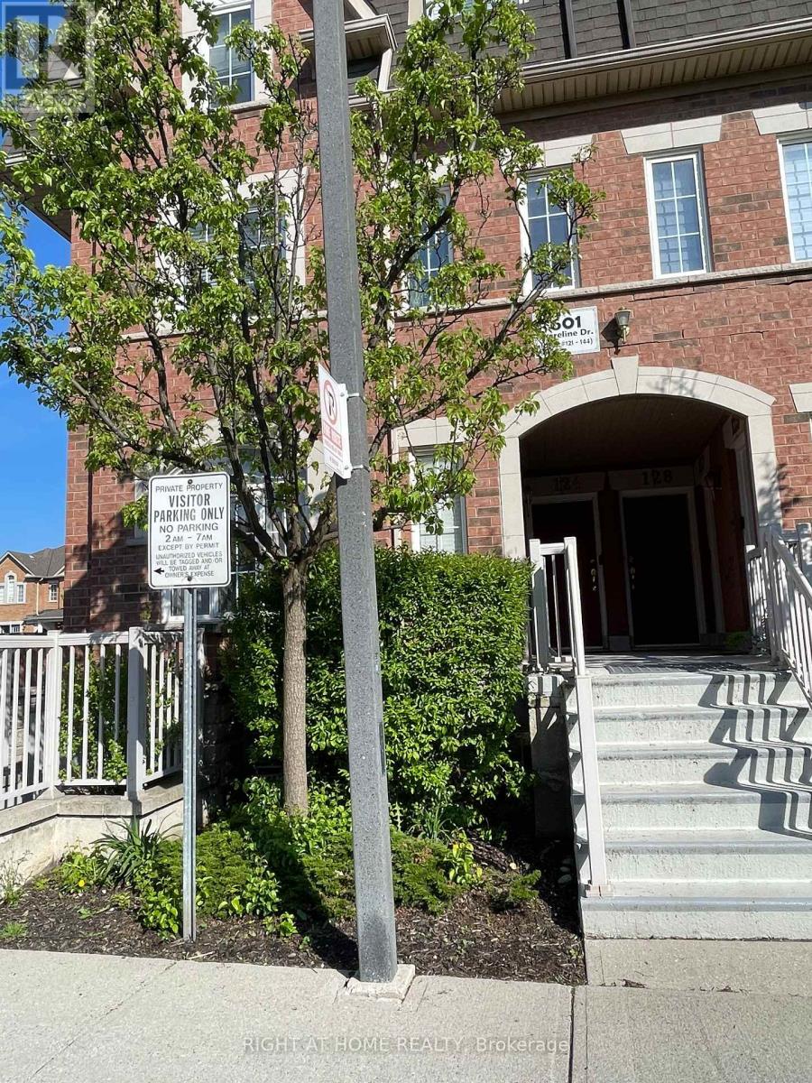 Row / Townhouse for Sale in 122 - 601 SHORELINE DRIVE|Mississauga (Cooksville), Ontario L5B4J9 2