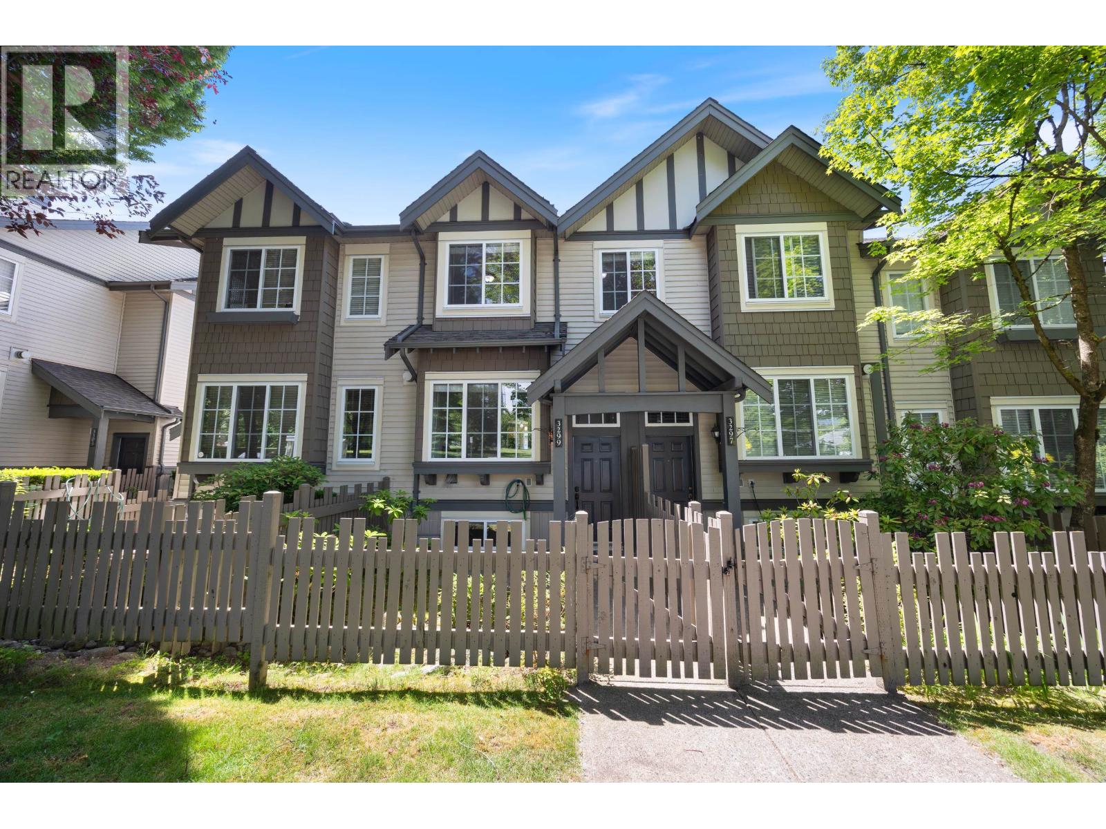 3299 BEAVERBROOK DRIVE|Burnaby, British Columbia V3J7Y2