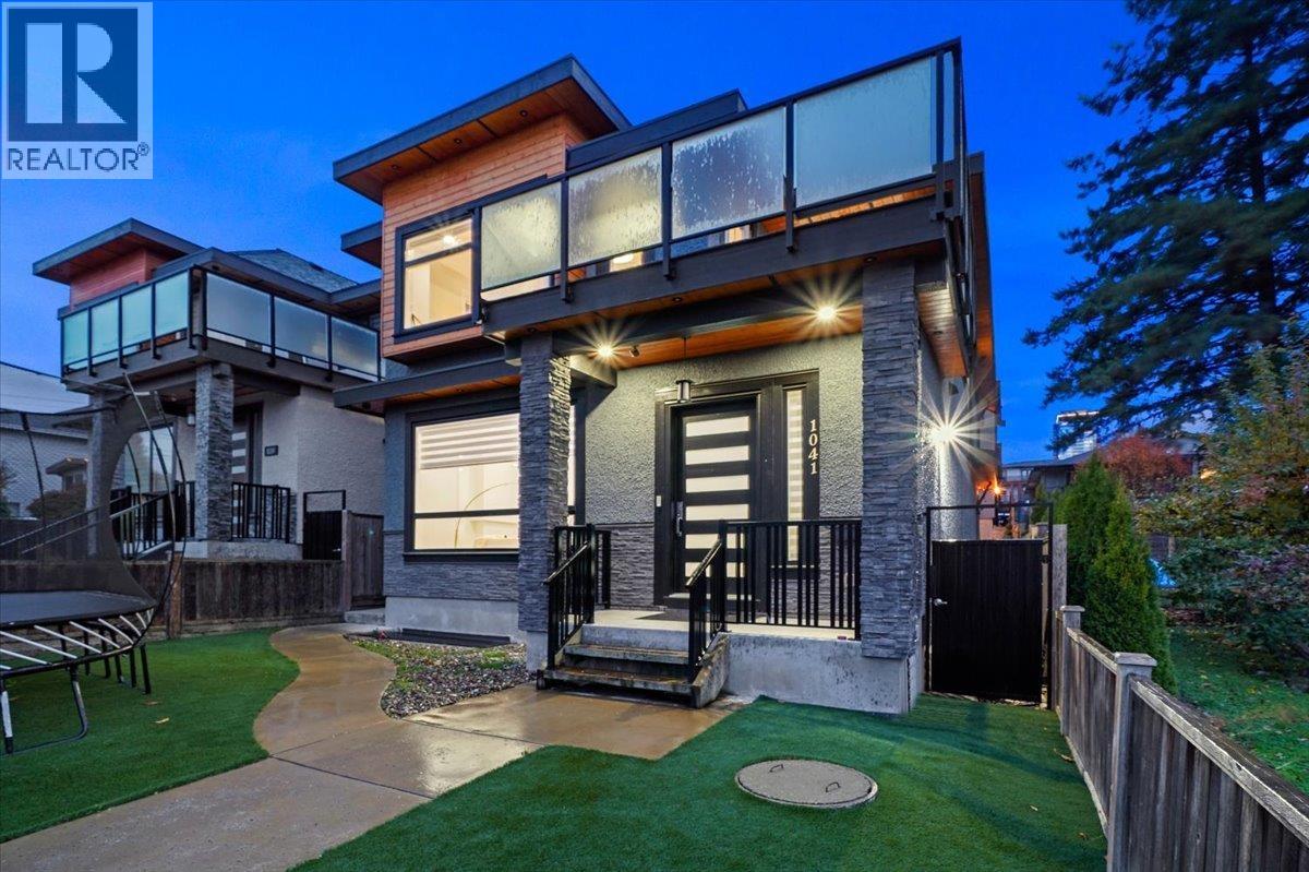 1041 STEWART AVENUE|Coquitlam, British Columbia V3K2N8