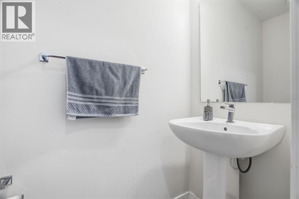 Row / Townhouse for Sale in 595 Evanston Link NW|Calgary, Alberta T3P1S2 5