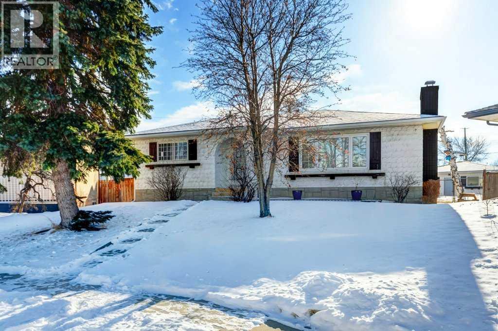 House for Sale in 35 Penworth Place SE|Calgary, Alberta T2A4G4
