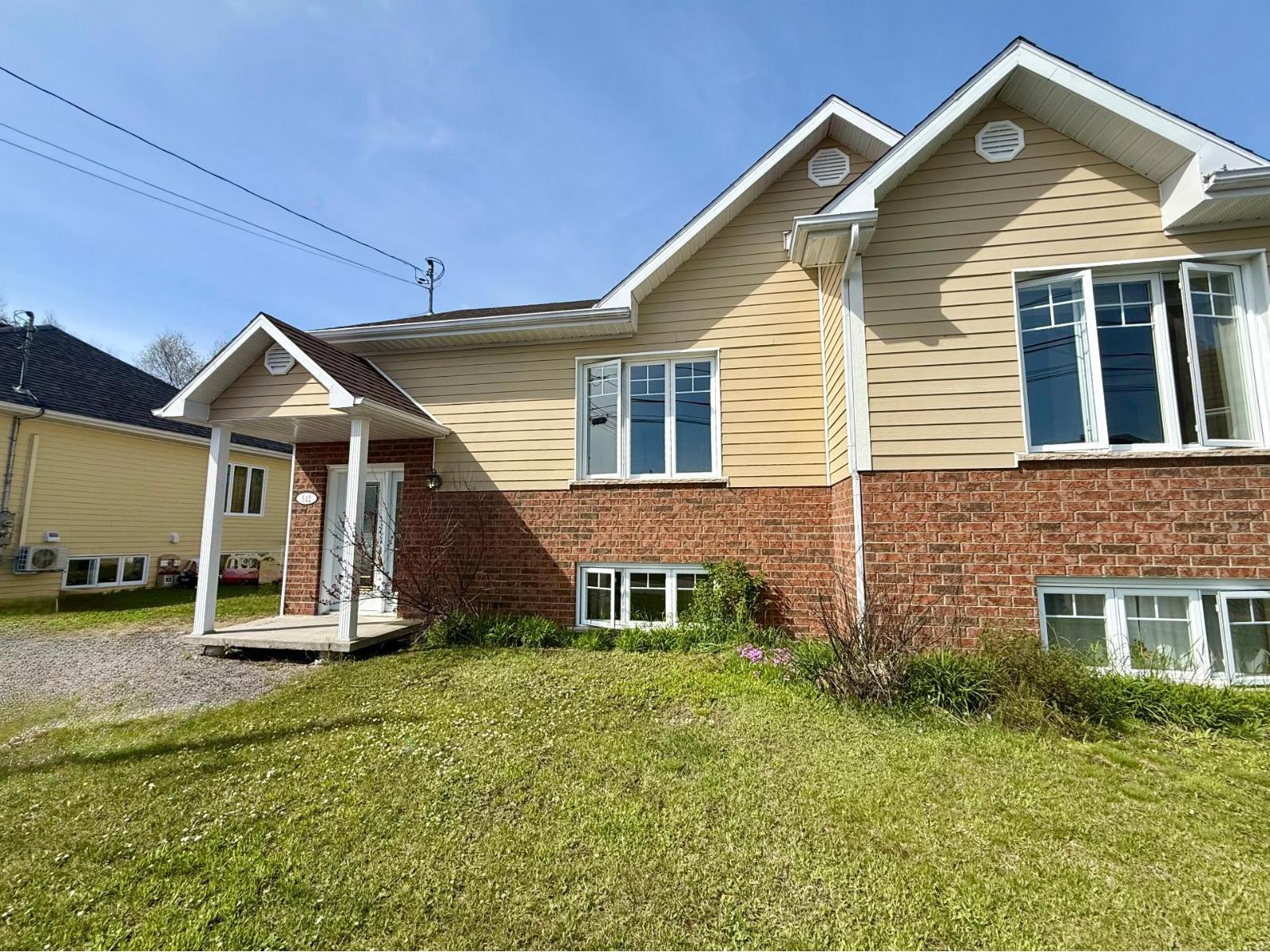 542 Rue Villeneuve, Saint-Honoré, Quebec G0V1L0