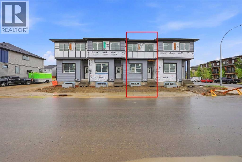Row / Townhouse for Sale in 13 Savanna Place NE|Calgary, Alberta T3J5P9