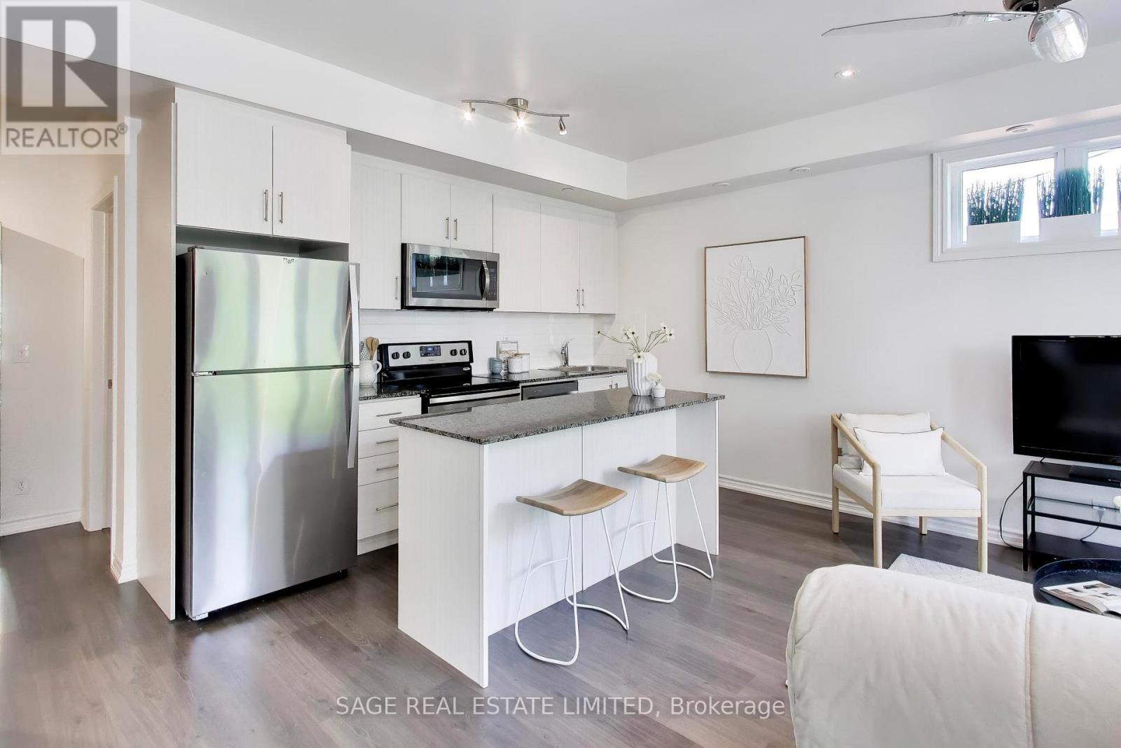 Row / Townhouse for Sale in 2 - 130 LONG BRANCH AVENUE|Toronto (Long Branch), Ontario M8W0B2 5