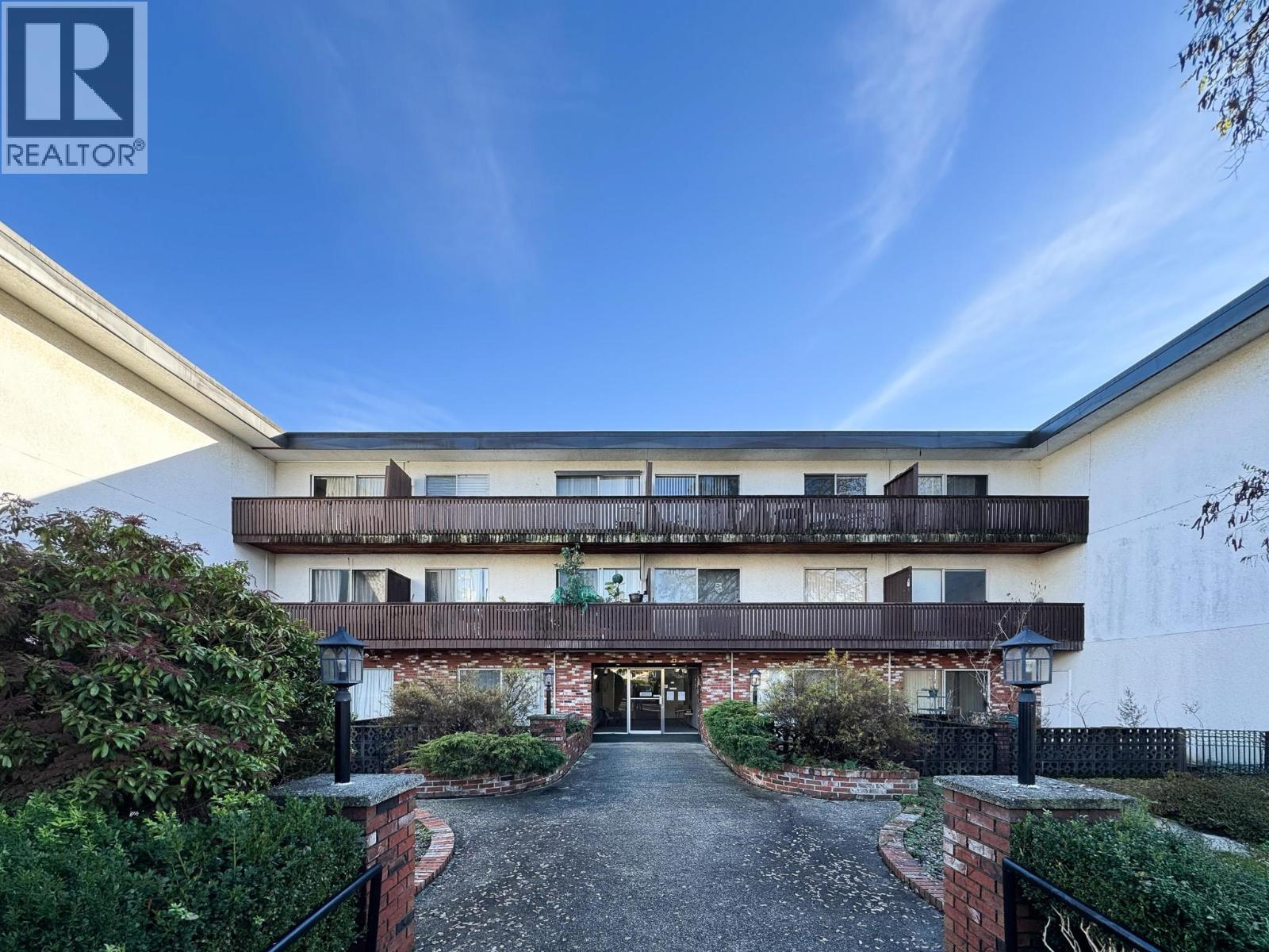 211 910 FIFTH AVENUE|New Westminster, British Columbia V3M1Y2