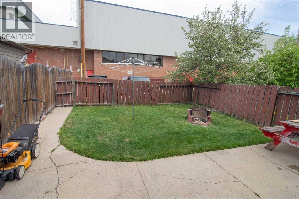 Duplex for Sale in 5502 Temple Road NE|Calgary, Alberta T1Y3B2 5