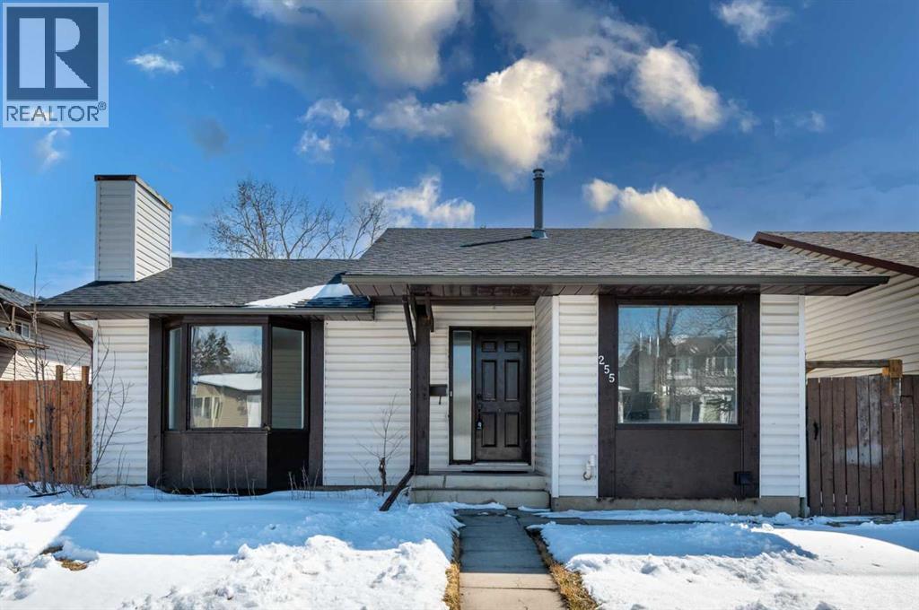 House for Sale in 255 Castleridge Drive NE|Calgary, Alberta T3J1P3