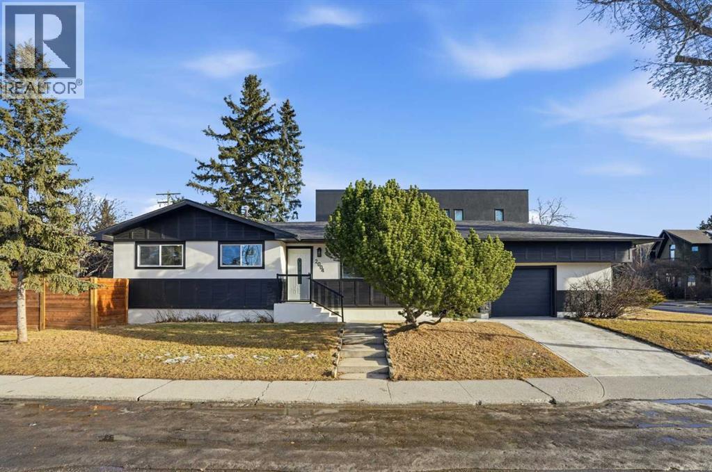 House for Sale in 2004 18 Street NW|Calgary, Alberta T2M3T1